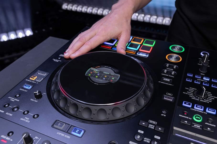 DJ機材 Zen Iryoki OhmPulser LFP-4000A Discover the latest from AlphaTheta. The new XDJ-AZ