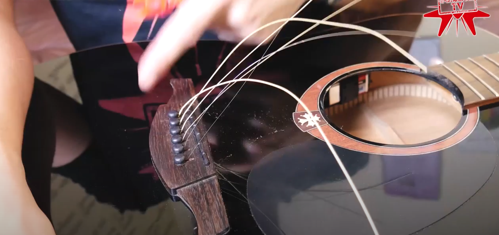 Wymiana strun w gitarze akustycznej