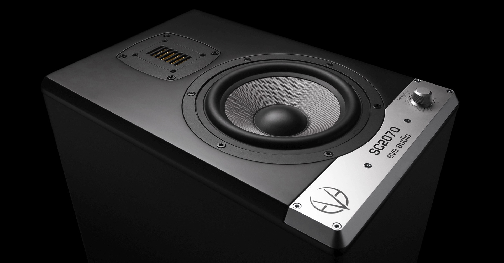 EVE Audio prezentuje nowy monitor dwudrożny – SC2070
