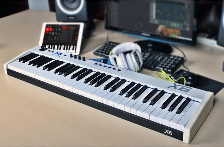 MIDIPLUS- X6 i X8- klawiatury sterujące midi- test